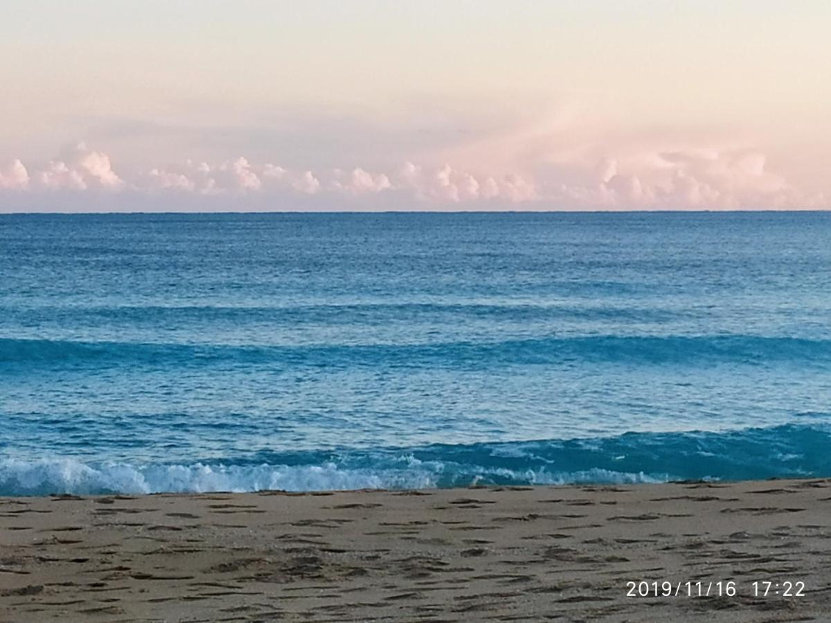 Encantador Apartamento Frente A La Playa De Bara Roda de Bará エクステリア 写真